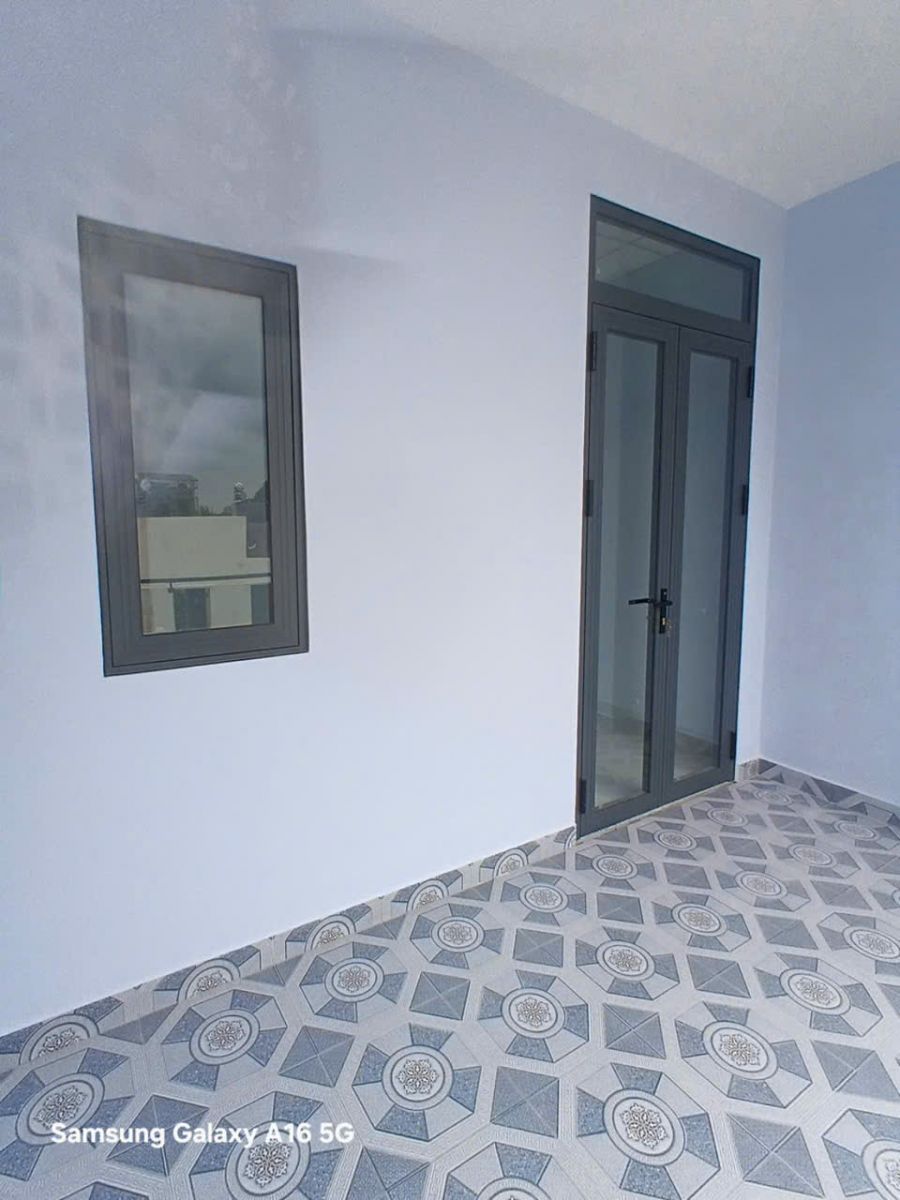 cửa đi mở quay 2 cánh nhôm Xingfa